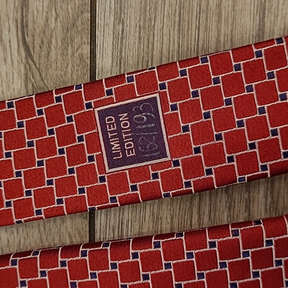 DANIEL CREMIEUX Limited Edition Numbered 7 FOLD Metallic Red Square Silk Tie - Picture 3 of 8